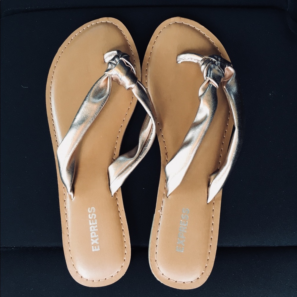 Express sandal.